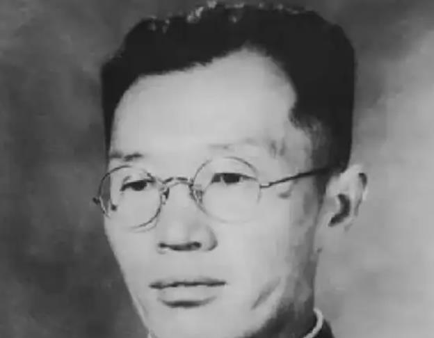 [太阳]1942年，万毅被捕，蒋介石密令处决他。万毅顿找了根绳子，翻墙出逃，谁知