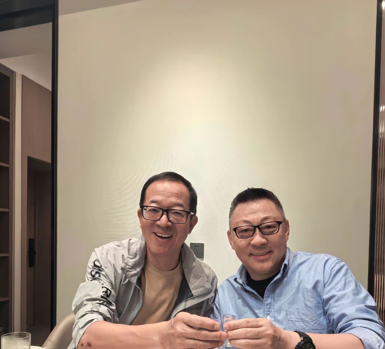 俞老师回到北京之后需要休养半个月，青海骑行的时候俞老师摔了一跤，但是并不像俞老师