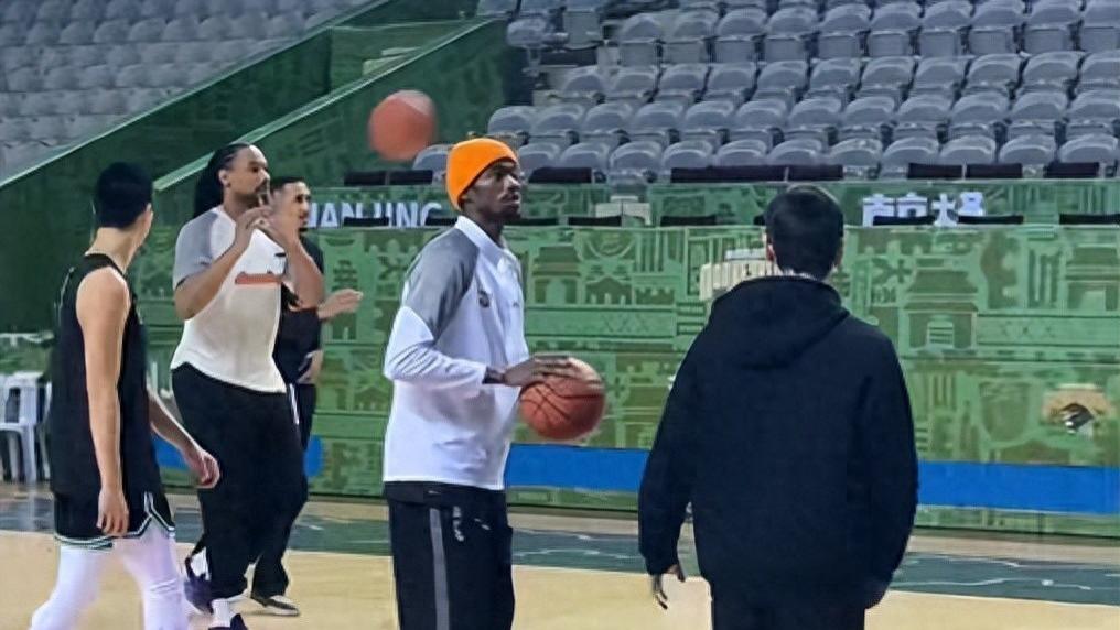 兄弟情深！广东悍将每天投票徐杰冲票王，要徐杰请他吃饭，杜锋很支持