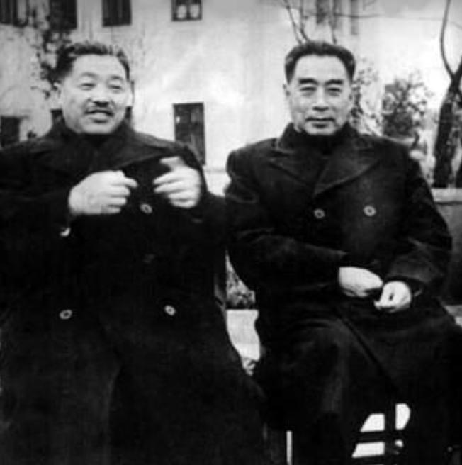 [太阳]1975年，贺龙的追悼会原本由军委全程安排，可仪式才进行一半，追悼会的规