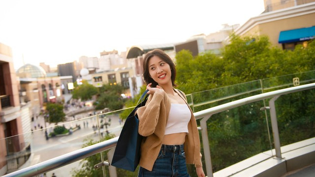 和女生约会逛街，感情升温的小技巧