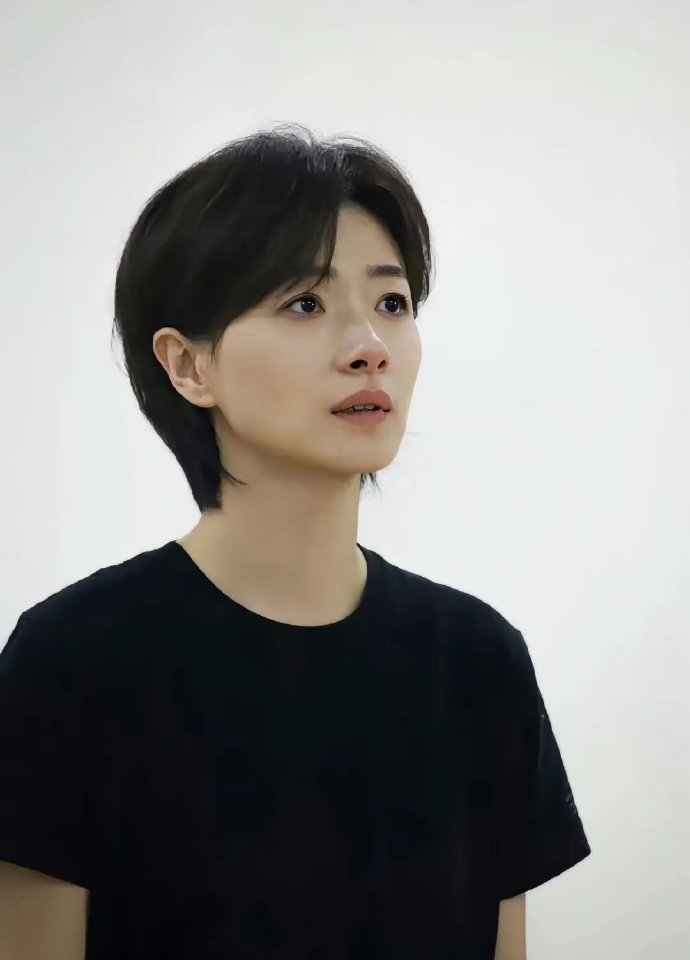 万茜这张短发造型直接封神，高级的简直不像话 ​​​