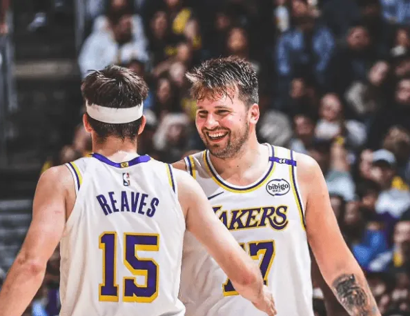 东契奇：今天里夫斯不想出手投篮，我不知道为什么
今天NBA杯小组赛湖人客场对阵灰