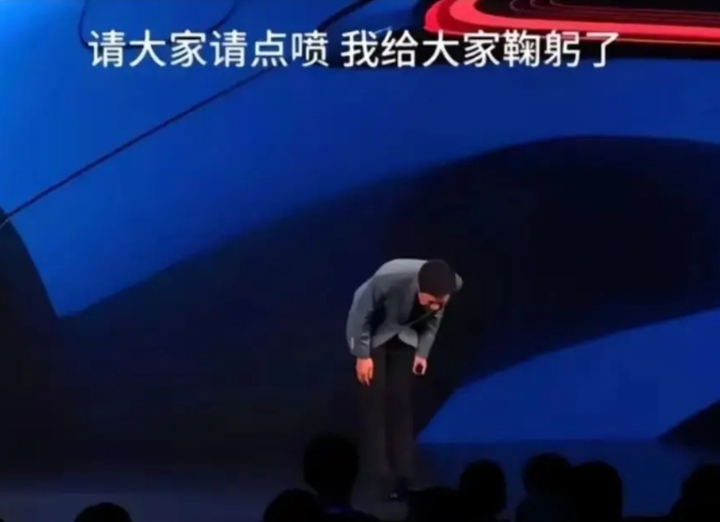 不得不佩服雷军能力出众，除了营销无人能敌，公关能力也是出类拔萃的。
小米SU7事