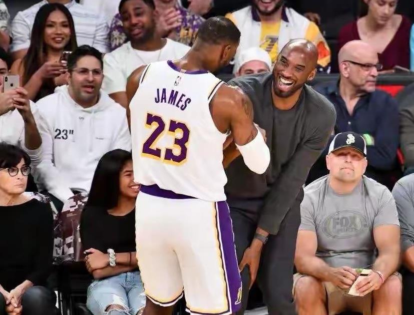 在NBA中，不少球星曾公开表达过詹姆斯强于科比的观点，以下是球员夸夸奖！
	科比
