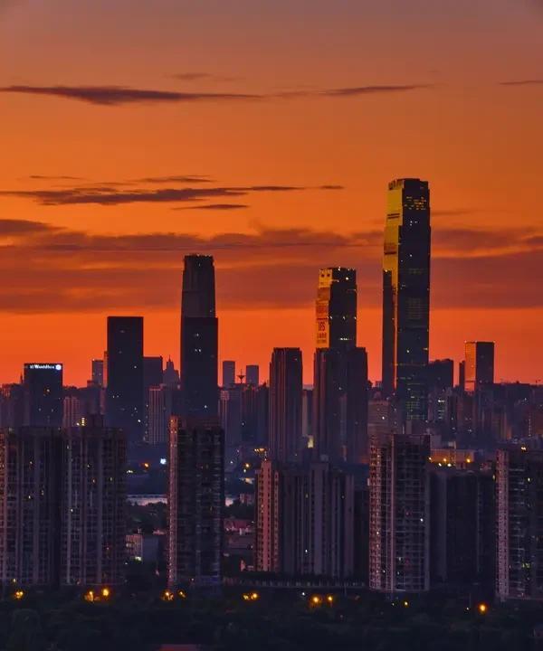 过了寒露的长沙，又返回了夏天一样，
今天的温度竟然有36度，
下班出来一股热浪，