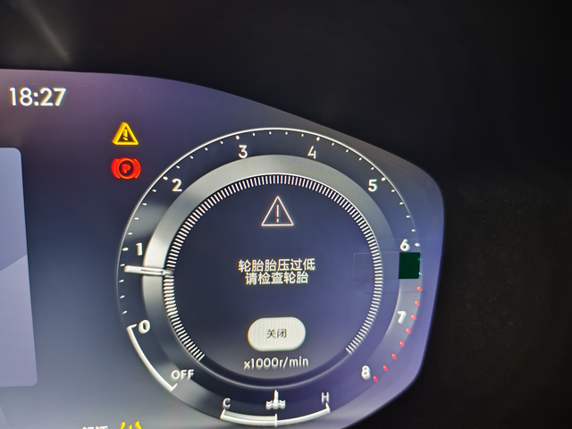 胎压故障怎么消除
我以为低了。我晚上打气 到到2.1还是不行，别的胎都好的，也不