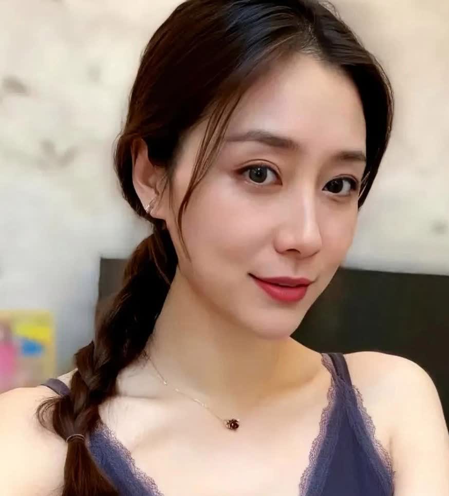 郑州曝出的这个大瓜，实在是惊得我下巴都快掉了，三观也被彻底震碎！

光大银行