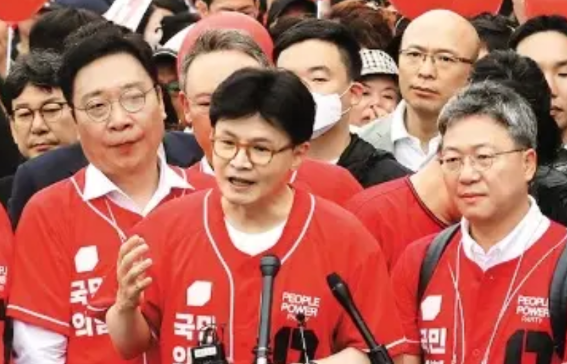 “即使被骂是冤大头，我也要阻止李在明！”，韩东勋破例现身为金文洙助选

5月20
