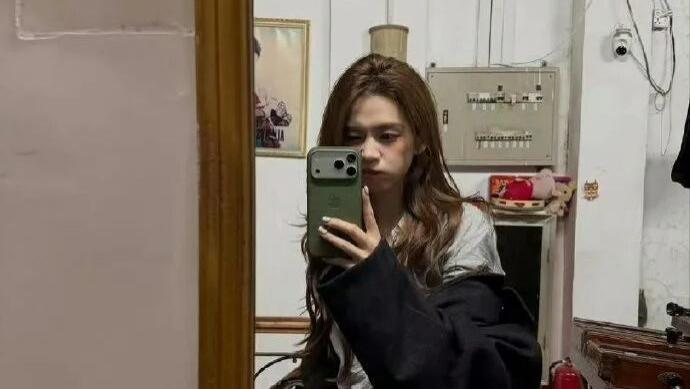 衣型搭得对，松弛不费力；质感踩得准，随性也高级