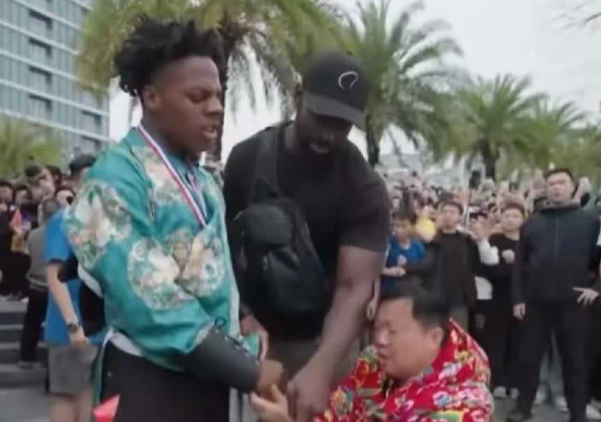 美国网红Speed还是太单纯了
在他的视角，“卤鹅哥”是他的死忠粉，追了他几个