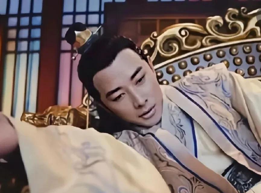 公元976年，宋太宗赵光义在一众太监宫女的帮助下，当众与小周后行云雨之事，并将此