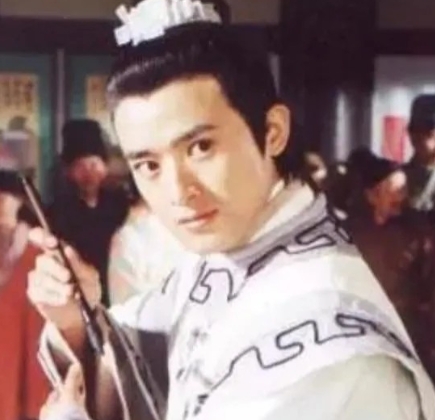 1995年，李冰冰拍了条广告，赚了26万。老板让她去广州拿钱，李冰冰心想，26万