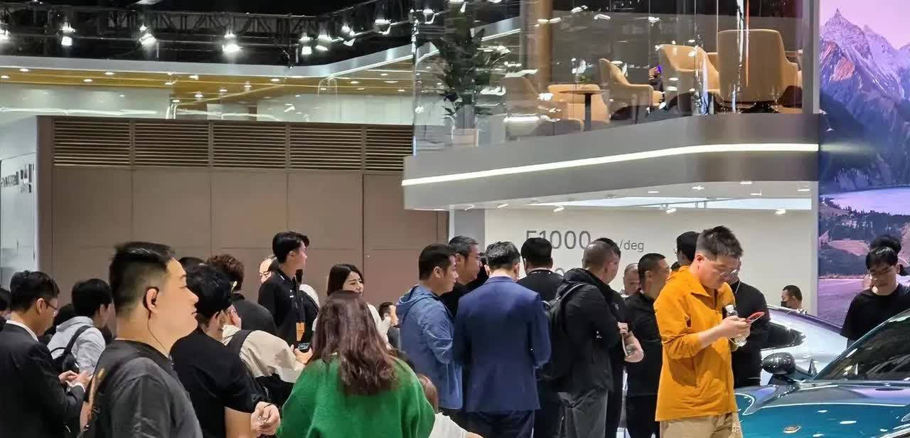小米展台依然火爆，虽然小米YU7遗憾缺席，不过依旧人山人海，看来大家还是很认可，