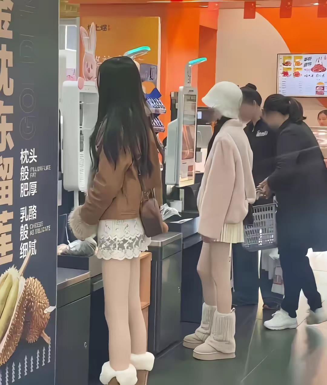 为什么现在大学生都爱这么穿啊，有人知道吗？