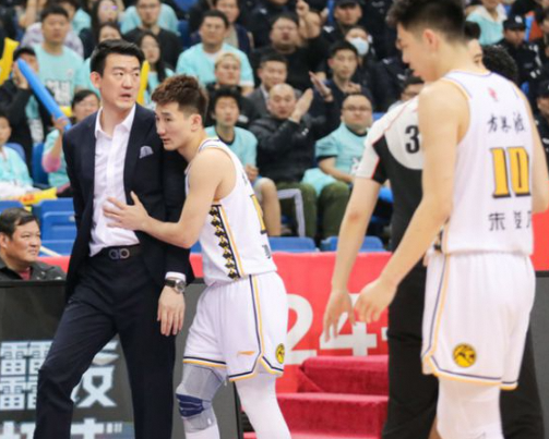 孙铭徽三分神勇，广厦逆转青岛拒绝黑八