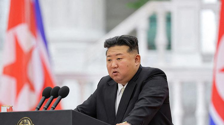 美国打伊朗，朝鲜胡塞跳出来反对











世界要变天了？美国突然对伊