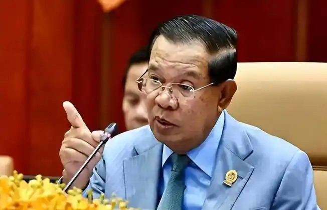 洪森怒骂佩通坦：太上皇也怕被指责？











啥？洪森竟然像泼妇骂街