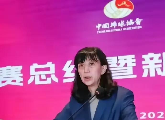 赖亚文真的是好主意
赖亚文这几年提拔的女排主教练都是关系户
上一个老魏
这一个不