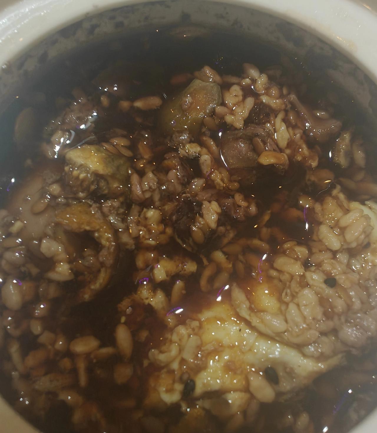 昨晚等两个孩子到十二点，今早就睡懒觉了。
原来，生物钟也不是那么准的，熬夜了也是