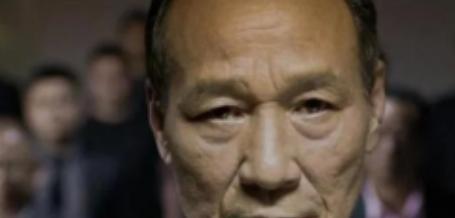 1984年的时候，陈惠敏带着怀孕的老婆去唱歌娱乐，结果碰上了新义安的苏龙。谁承想