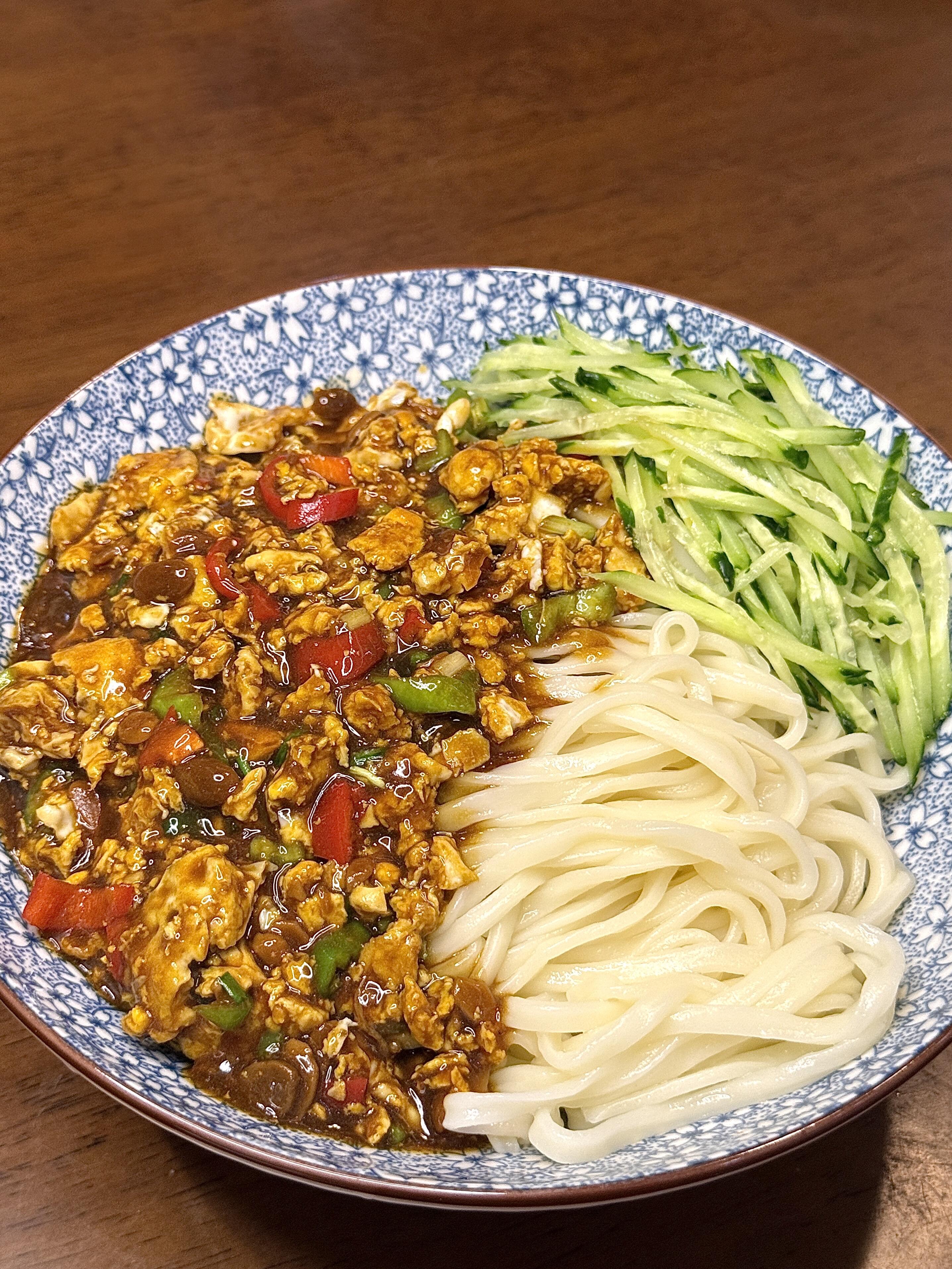 简单三步搞定这碗鸡蛋酱拌面
第一步：煮面 第二步：调料汁 第三步：炒鸡蛋

然后