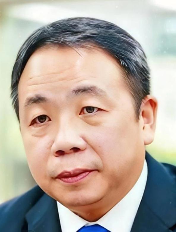 母亲快不行的时候，把石平寄来的钱原封不动地退了回去。在成都的老房子里，就剩下妹妹