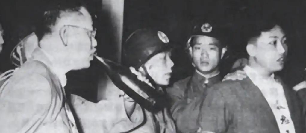 1960年6月，台北郊区的一栋出租屋被突袭，一位自称是商人的中年男子被五六个便衣