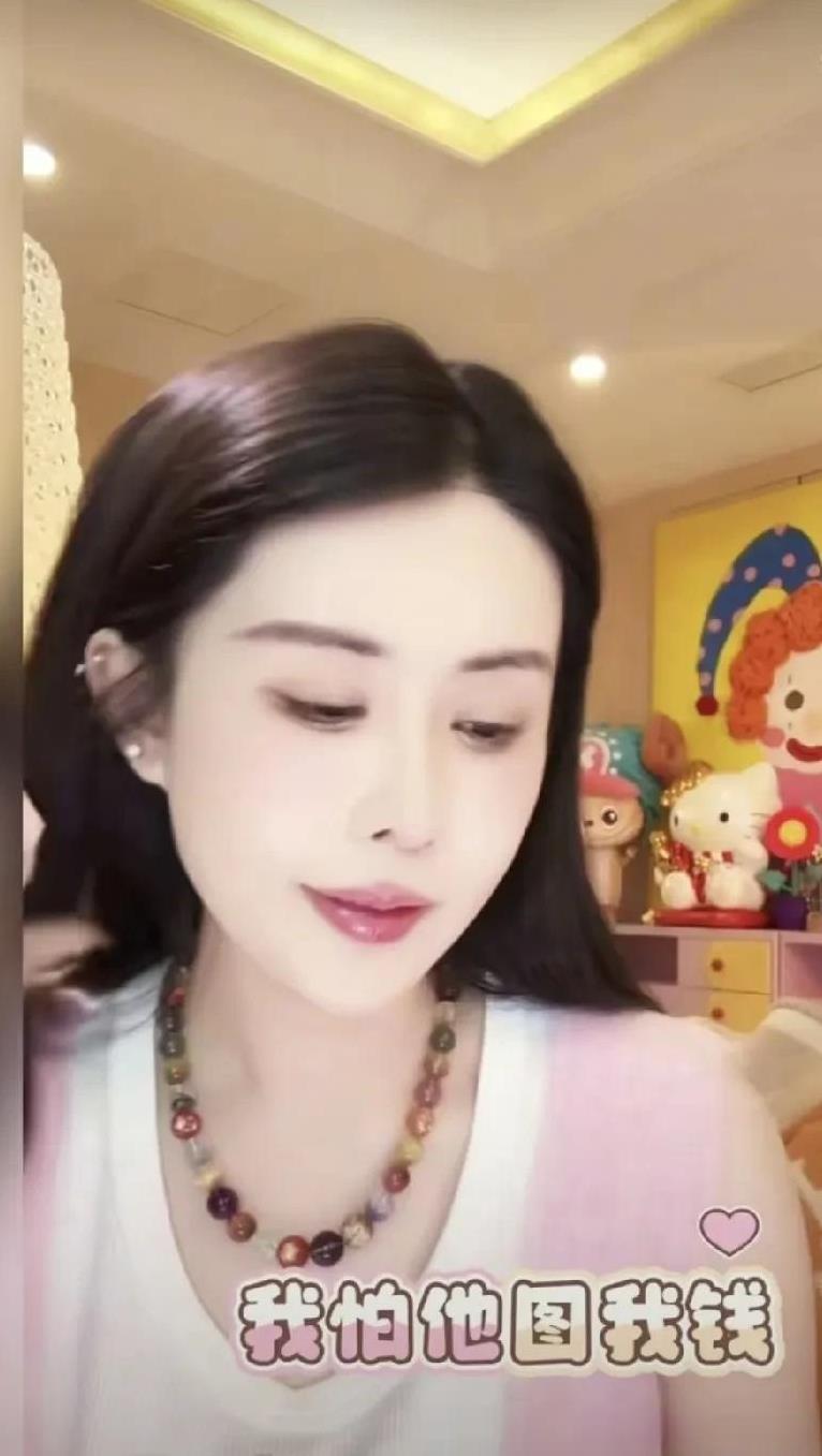 韦雪霸气发言，我不怕他图我孩子，我怕他图我的钱。
又有网友老生常谈，你给人乱生孩