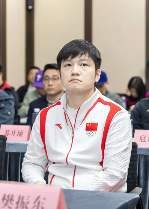 国乒教练组应该意识到了，
樊振东现在真的是越来越好了，
因为
​他已经完全摸透看