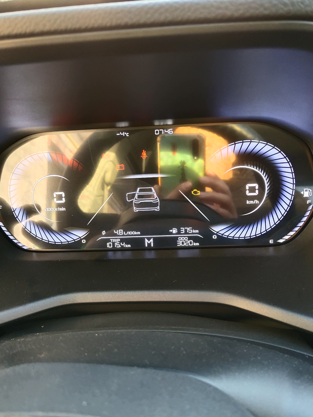 到手马上三个月满了
都还可以。就是大风天气驾驶位三角窗处偶尔有点漏风声，有两次前