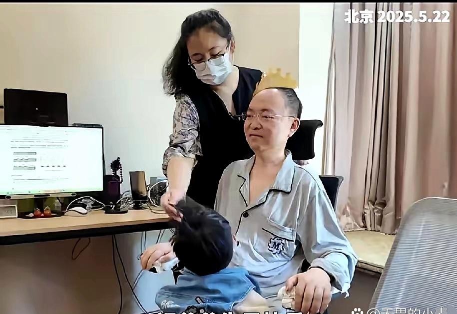 5月25号，蔡磊47周岁生日，由于段睿当天出差，所以提前3天过，现场有几个细节曝