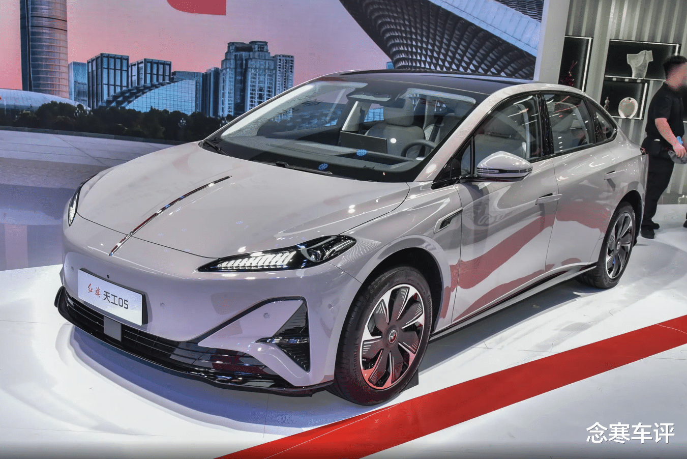 孙颖莎代言红旗天工05！双叉臂加五连杆，65寸AR-HUD，