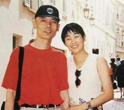 1995年，葛优拍戏赚了350万，把钱全部交给了妻子贺聪，谁知贺聪转身就在北京买