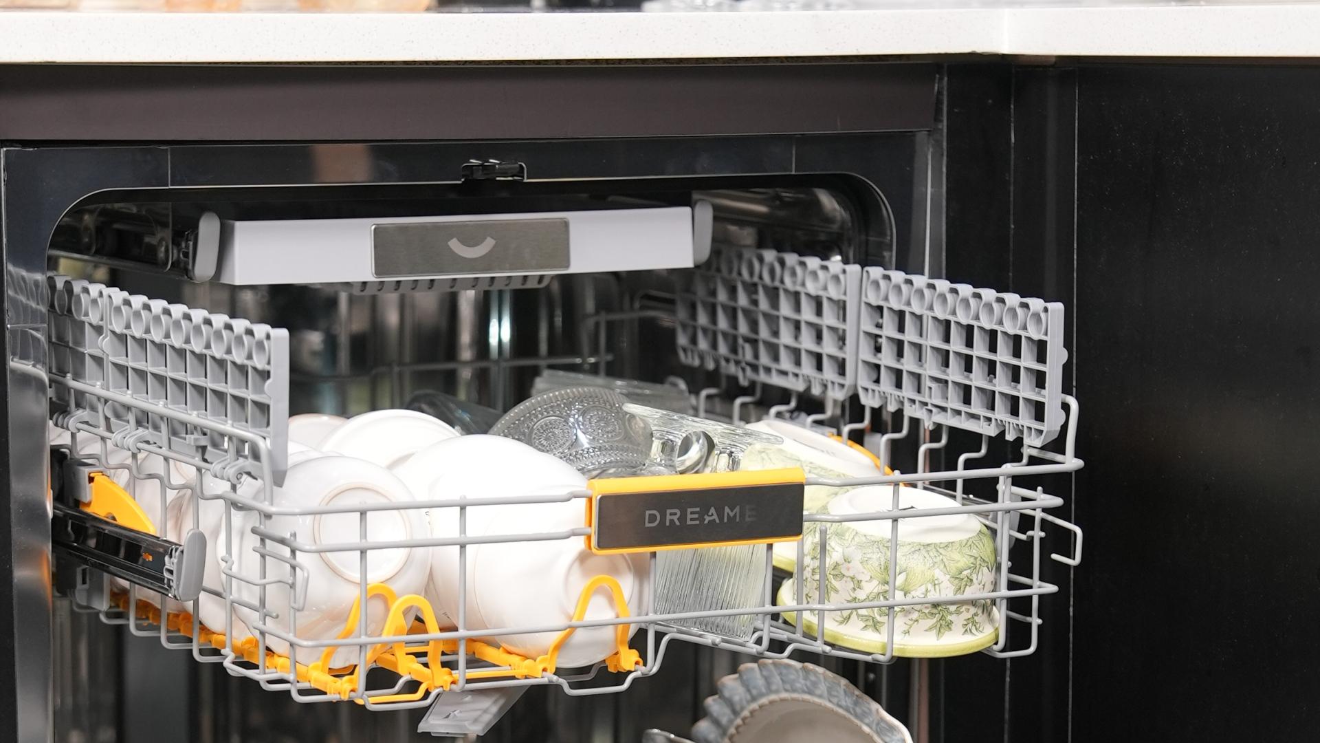 把餐具洗干净这件事，难点从来不是“水够不够”，而是“角度够不够”