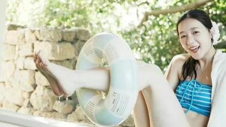 徐娇27岁穿比基尼大变样！假小子变辣妹，网友惊呼：星爷“女儿”去哪了