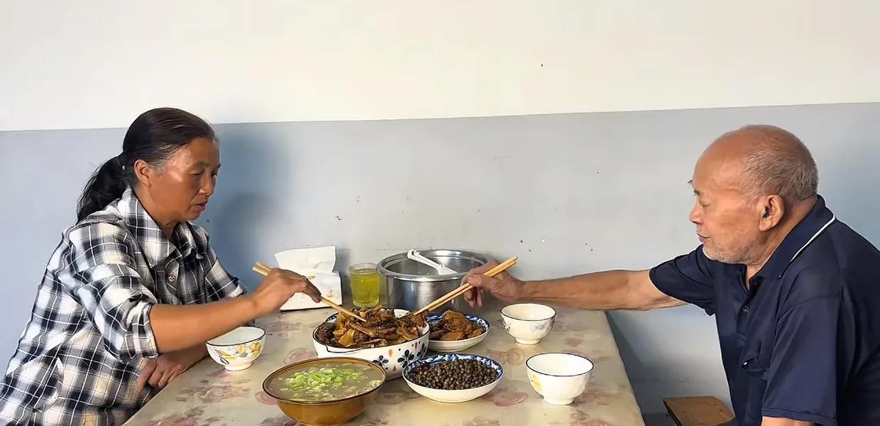 王平，大家都误会你了！其实你是对的！
王平发的视频标题是有时间我们也会常来看您—