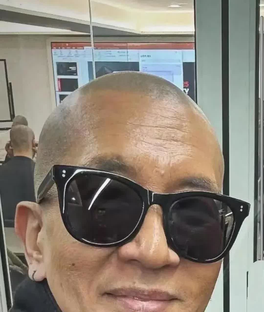 这波操作直接惊掉吃瓜群众下巴！

老妈在老家望眼欲穿，光头在台北夜店蹦得飞起