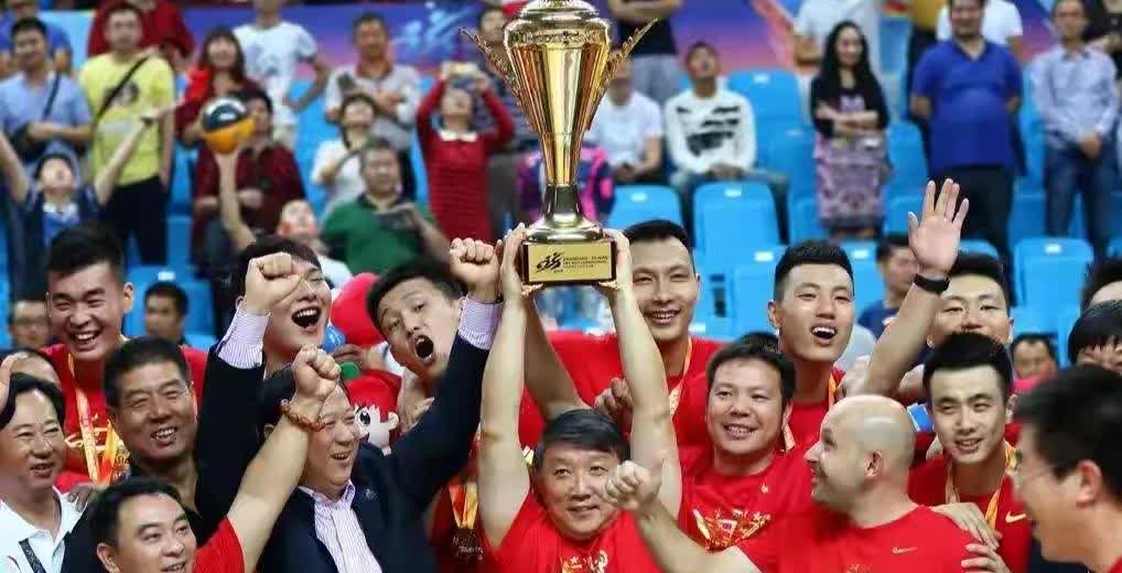 请善待篮球功勋！
    昨晚男篮取得了一场荡气回肠的胜利，对得起各种赞誉！但