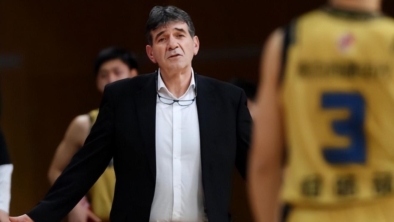 为何贝西洛维奇突然下课？