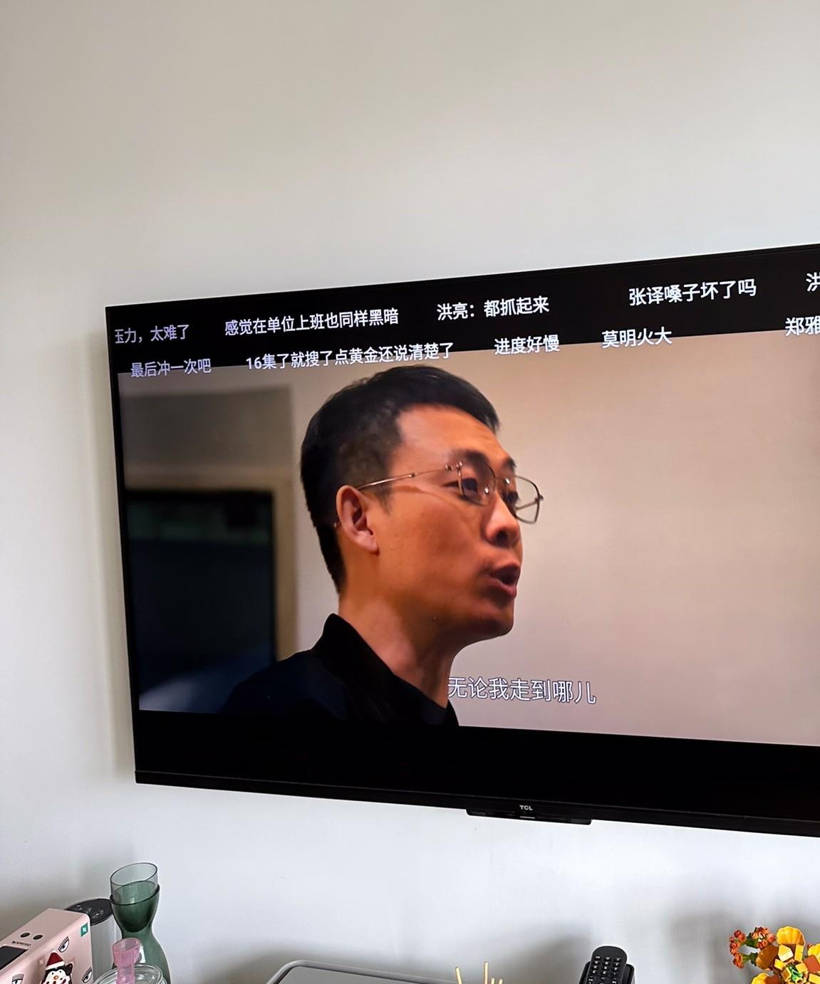 晚上10点多，女儿参加完活动回来，给我发来消息：给麻麻看猫咪表演。
然后发来一段