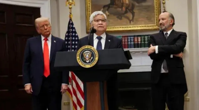美国也许要放弃全球战略，选择收缩了。
特朗普对于加拿大、格陵兰岛以及巴拿马运河的