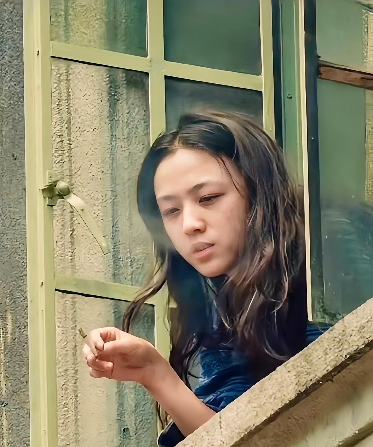 汤唯，堪称“女版梁朝伟”，一个表情都有着耐人寻味的戏。
汤唯，是实力派女演员，她