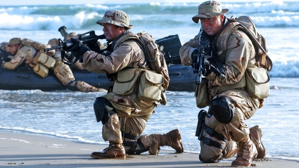 美国核潜艇靠近朝鲜海岸，海豹突击队深入朝鲜，朝鲜平民遇难