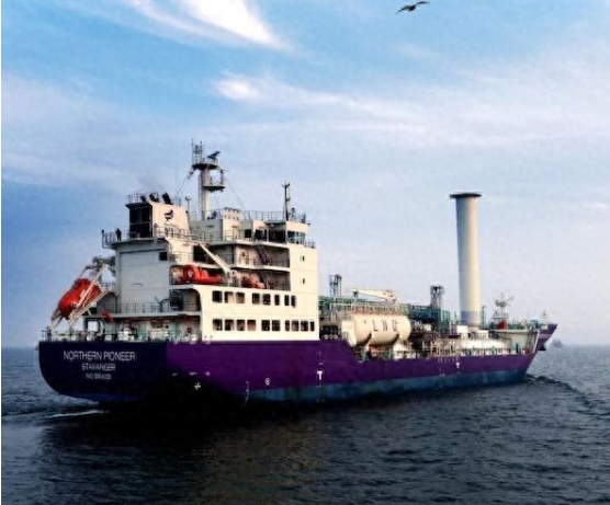 特朗普终于打中了要害？法新社曝出猛料：2025年中国船厂新接订单量暴跌68%，全