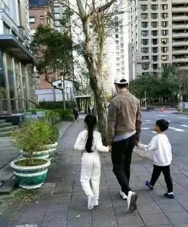 不懂就问，台湾的法律移交抚养权，是不是除了要移交台胞证和护照外，最关键是要在户籍