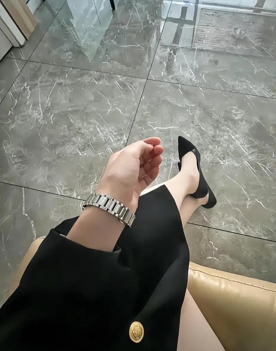 “一心无累，四季良辰。”
“花看半开，酒饮微醺。”