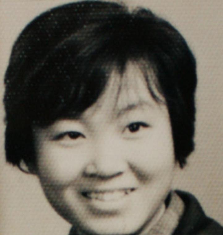 活不见人，死不见尸！1974年，21岁的上海女知青在雨夜独自上厕所后，便离奇失踪