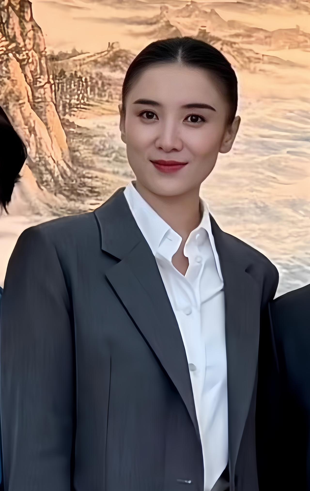 多读书还是有用的！
宋佳回应白玉兰获奖感言出圈，
她没有感谢导演，也没有感谢编剧