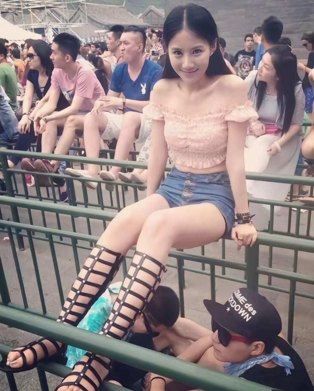 吴忧，170cm，除了鞋子有点丑，其他都很完美！
